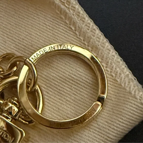 LOUIS Vuitton Key Chain - Picture 6 of 7